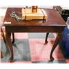 Image 1 : QUEEN ANN STYLE END TABLE