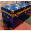 Image 2 : VINTAGE STEAMER TRUNK BLUE