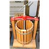Image 1 : WOODEN WINE PRESS