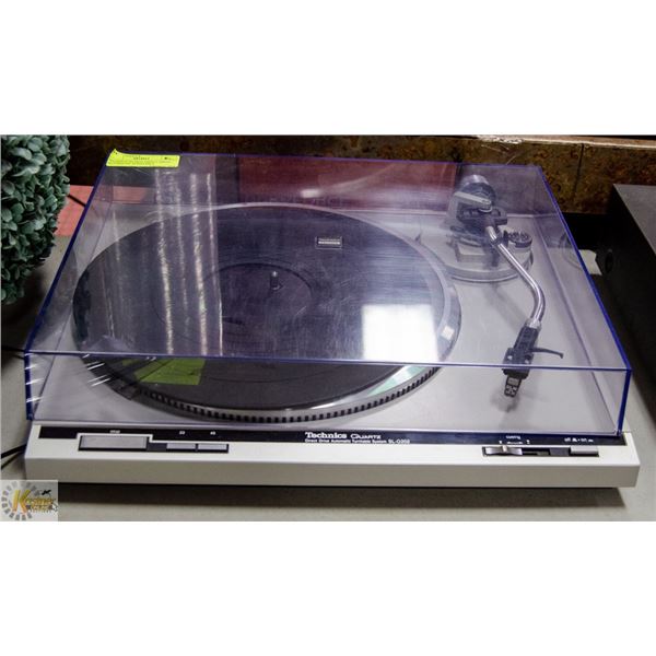 TECHNICS QUARTZ DIRECT DRIVE AUTOMATIC TURNTABLE