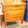 Image 2 : ANTIQUE OAK DOVETAIL 3 DRAWER DRESSER ON CASTORS