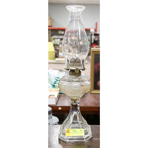 ANTIQUE COAL OIL SQUARE BASE LAMP