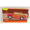 Image 1 : WOODY TRUCK CRIB BOARD