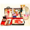 Image 1 : 2 BARBIE CASES WITH 5 BARBIES, 1 MIDGE &