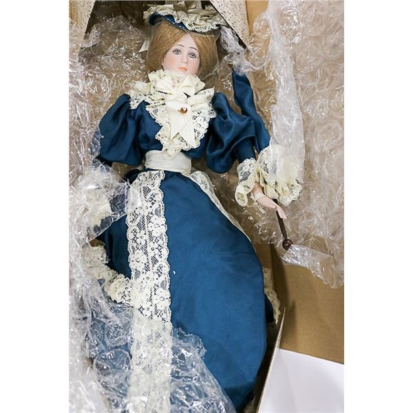 VICTORIAN LADY (TEAL DRESS)