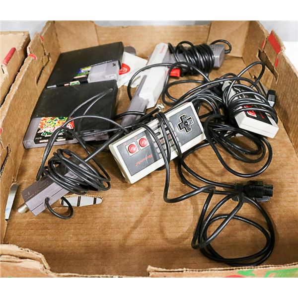 NINTENDO: ZAPPER, CONTROLLERS, RF SWITCH, GAMES
