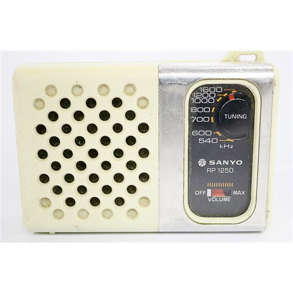 VINTAGE SANYO TRANSISTOR RADIO - WORKS