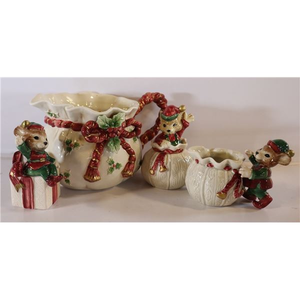 VINTAGE XMAS TABLE SET: INCLUDES SALT & PEPPER,