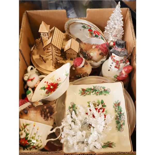 FLAT OF ESTATE XMAS CHINA, DECOR AND WOOD MUSIC