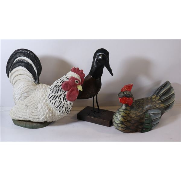 BASKET OF CHICKEN / ROOSTER DECOR