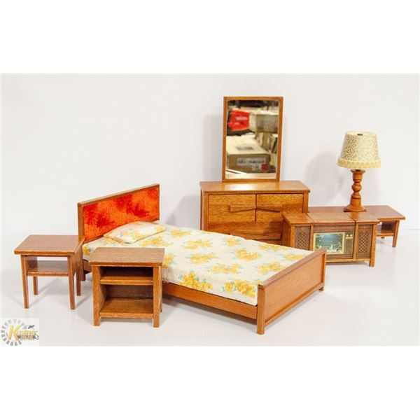 VINTAGE WOOD DOLL FURNITURE