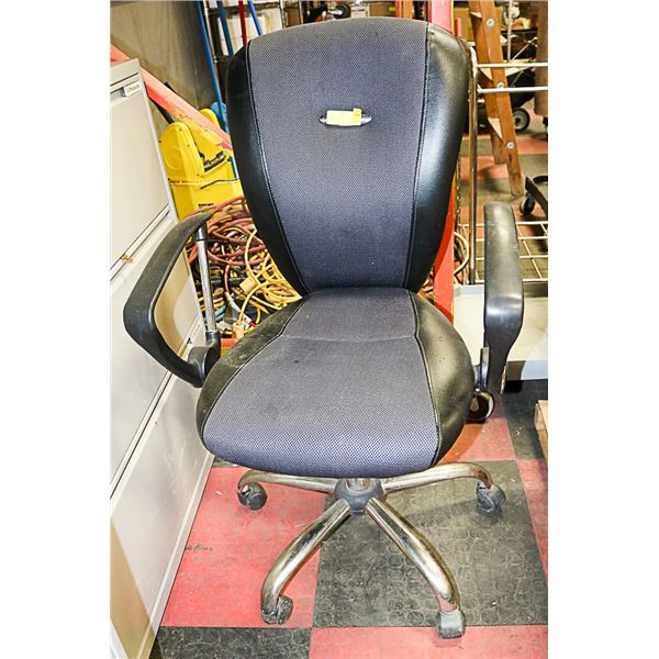 BLACK USED OFFICE CHAIR UNTESTED