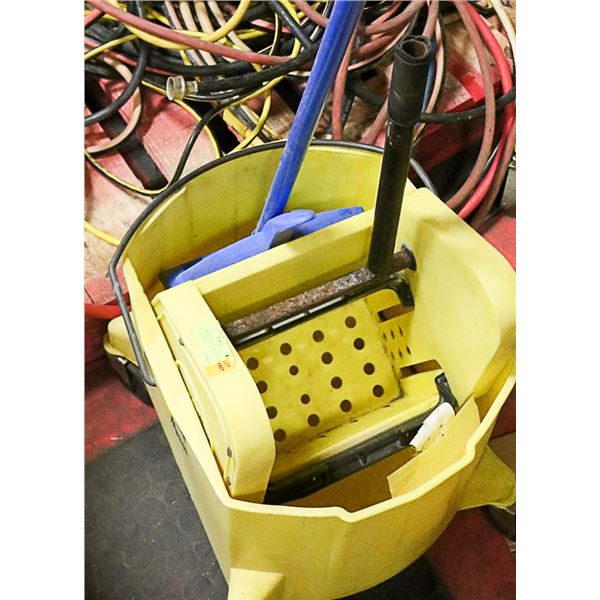 COMMERCIAL/INDUSTRIAL GRADE MOP BUCKET