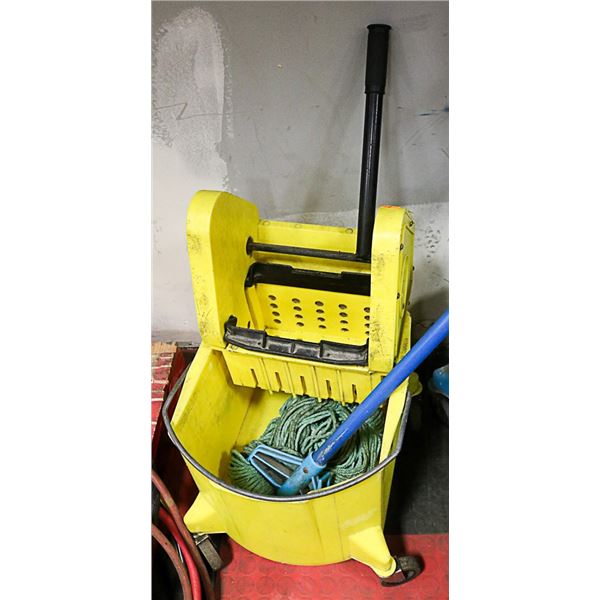 COMMERCIAL/INDUSTRIAL GRADE MOP BUCKET