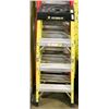 Image 1 : FEATHERLITE 4FT STEP LADDER