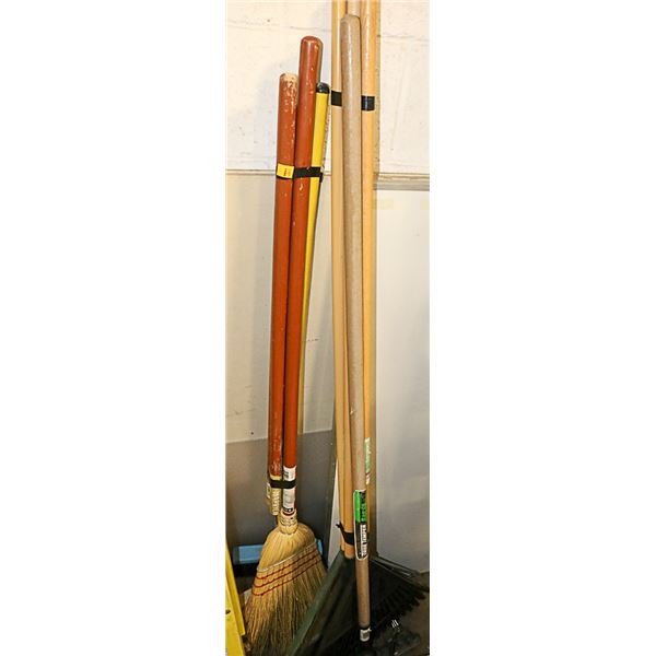 BUNDLE OF BROOM AND BUNDLE OF RAKES