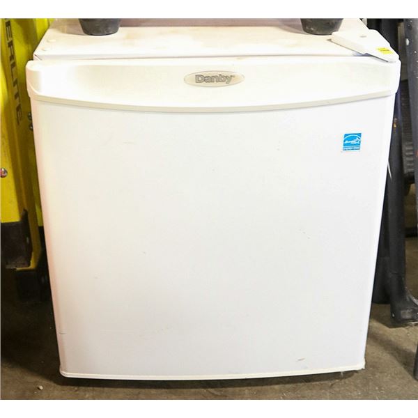 DANBY MINI BAR FRIDGE