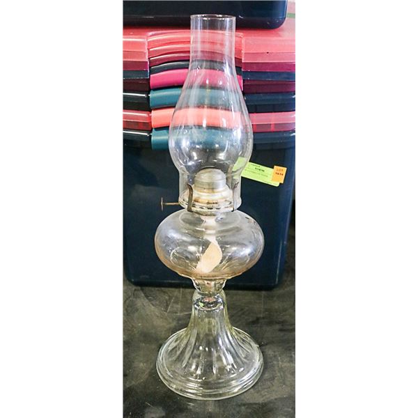 OLD COLLECTABLE OIL LAMP