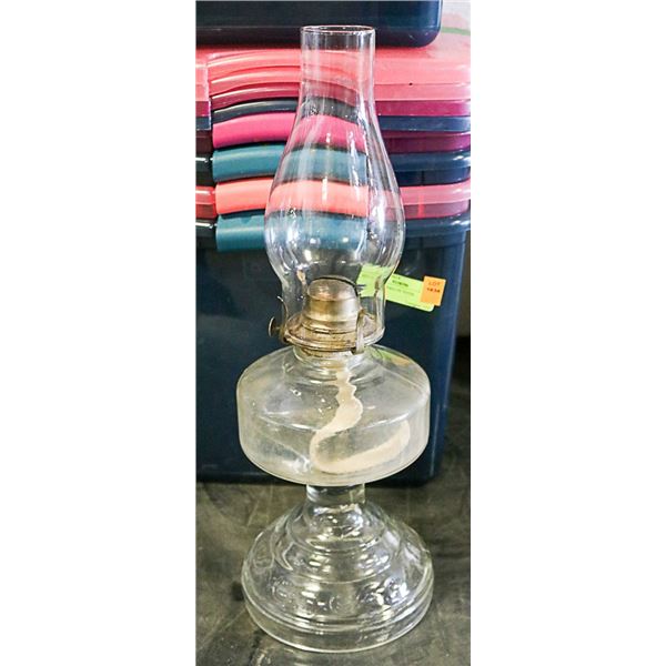 OLD COLLECTABLE OIL LAMP