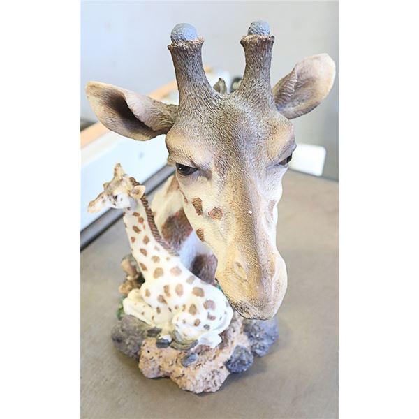 GIRAFFE STATUE MOM & BABY