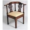 Image 1 : A GEORGE III MAHOGANY CORNER CHAIR