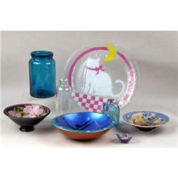 A MISCELLANEOUS GROUP OF POLYCHROME-DECORATED TABLE ARTICLES