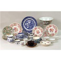 A GROUP OF MISCELLANEOUS PORCELAIN TABLE ARTICLES
