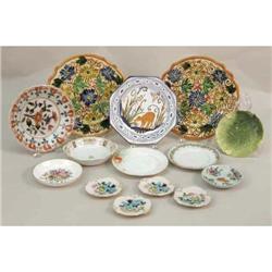 A MISCELLANEOUS GROUP OF POLYCHROME AND PARCEL-GILT DECORATED PORCELAIN PLATES