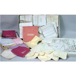 AN ASSORTED GROUP OF LINENS