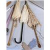 Image 4 : A MISCELLANEOUS GROUP OF VINTAGE UMBRELLAS