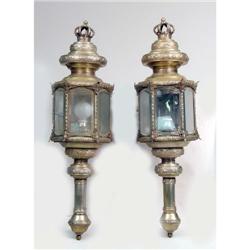 A PAIR OF GEORGIAN PATINATED METAL COACHING LANTERNS