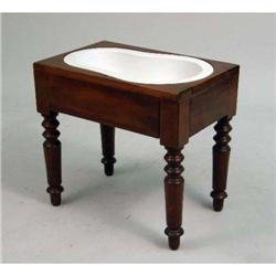 A GEORGE III MAHOGANY PORCELAIN INSET BIDET