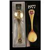 Image 8 : A SET OF FIVE GEORG jENSEN, DENMARK GOLD PLATED STERLING SILVER YEAR COLLECTORS SPOONS IN ORIGINAL B