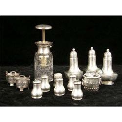 A GROUP OF THIRTEEN MISCELLANEOUS STERLING SILVER AND SILVER PLATED ITEMS