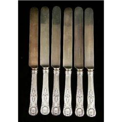 A SET OF EIGHTEEN GORHAM "KINGS II" PATTERN (1885) DINNER KNIVES
