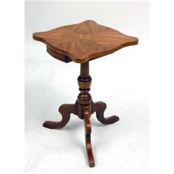 A FEDERAL STYLE MAHOGANY TRIPOD CANDLESTAND