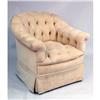 Image 3 : A CHESTERFIELD STYLE BUTTON-TUFTED SOFA