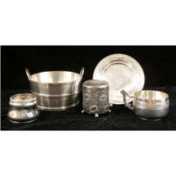 A GROUP OF SILVER PLATED TABLE ITEMS