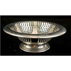 A STERLING SILVER FOOTED CIRCULAR BOWL