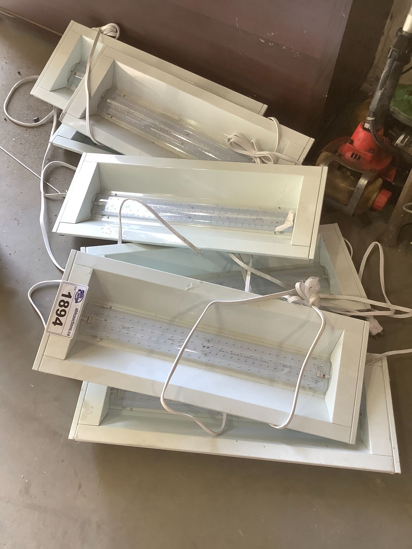 7 LED LIGHT FIXTURES