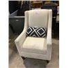 Image 2 : LOUNGE CHAIR WITH THROW PILLOW