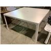 Image 2 : WHITE TABLE 55 X 55"