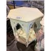 Image 2 : SIDE TABLE 23.5 X 27"