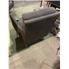 Image 2 : LEATHER LIVING ROOM CHAIR