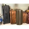 Image 2 : 10 SUITCASES