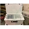 Image 2 : SET DECORATED LOCKING COOLER 55L