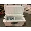 Image 2 : SET DECORATED LOCKING COOLER 75L