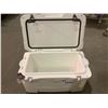 Image 2 : LOCKING COOLER WITH HANDLE