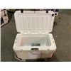 Image 2 : WOODS ARCTIC ROTO-MOULDED COOLER 20L