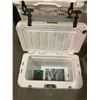Image 2 : WOODS ARCTIC ROTO-MOULDED COOLER 20L
